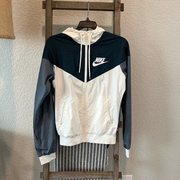Nike Jackets & Blazers - Nike women’s Windrunner jacket size small